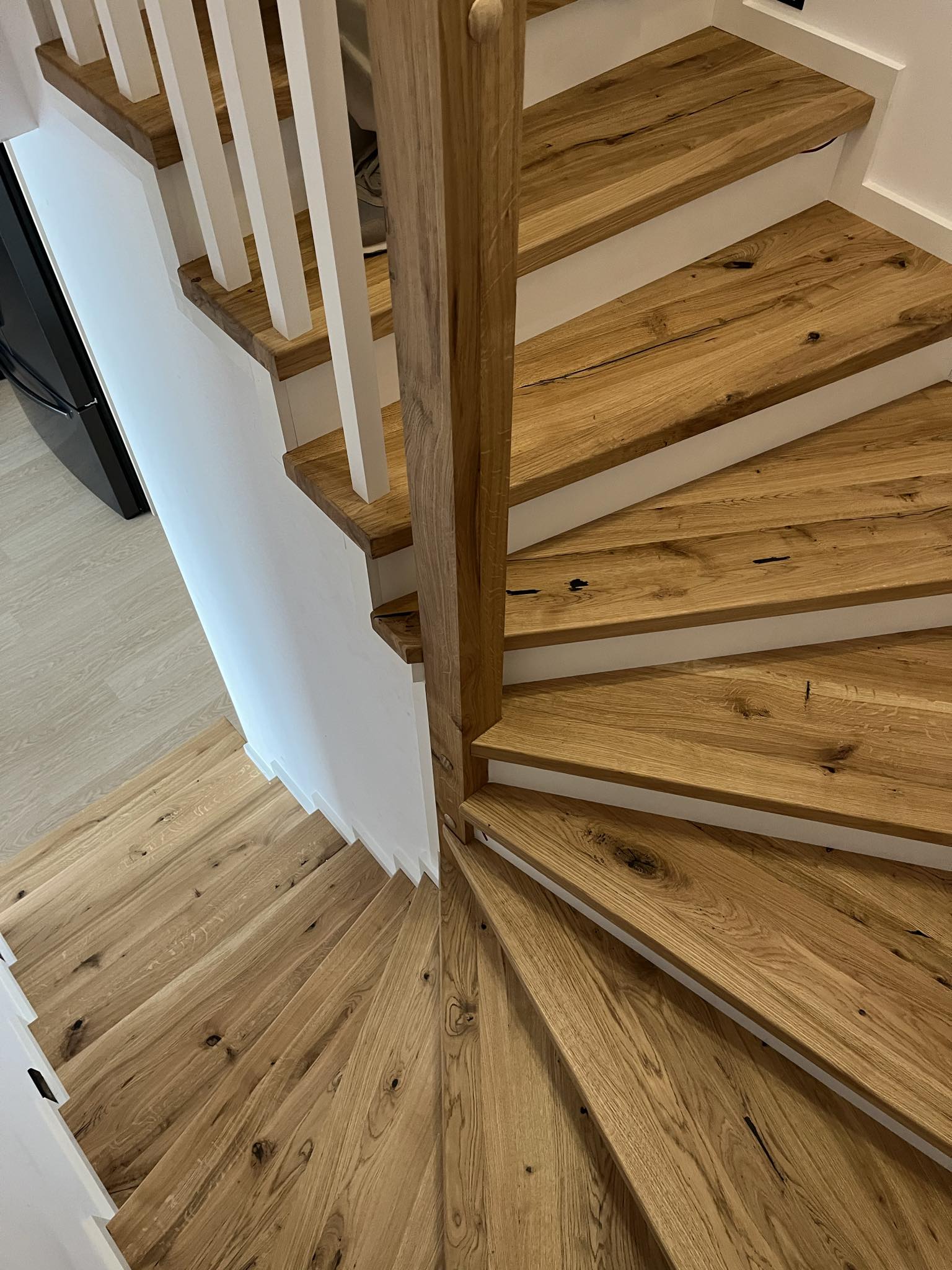 Stopień dębowy lakierowany gotowy do montażu 110x30x4cm - obrazek 5